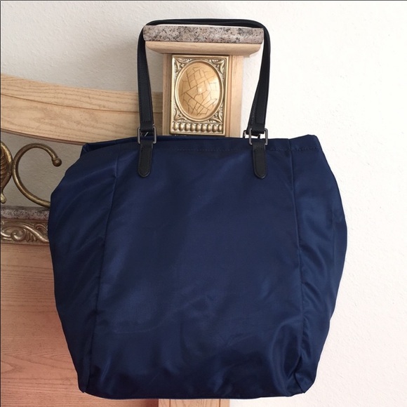 Steve Madden Sporty Style Tote - Picture 4 of 8